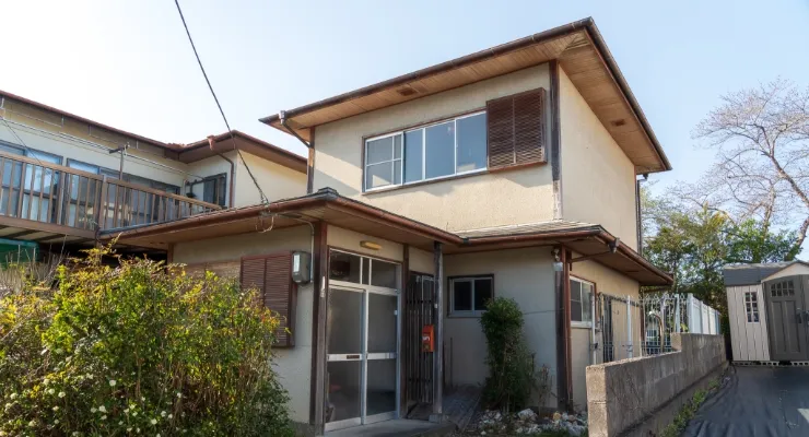 古い戸建て住宅の外観